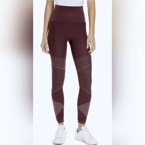 Spanx Leggings Cranberry Moto Look At Me Now Seamless Women’s Medium